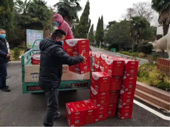 共同战“疫”，香飘飘人在行动